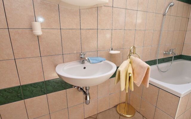 Apartment 1160