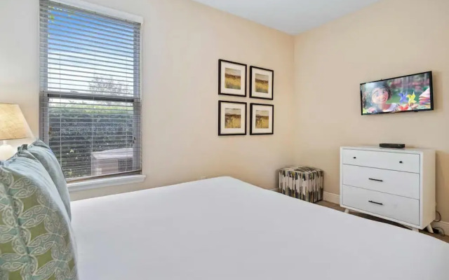 4131 Oaktree Drive