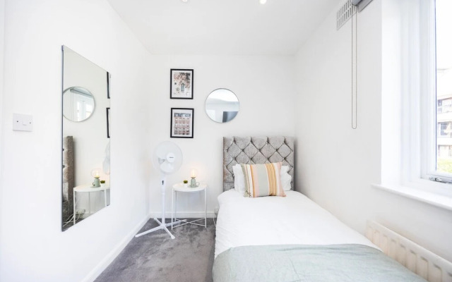 Morden 2-bed House in Canary Wharf London