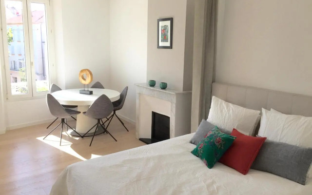 Bright & modern apartment in the heart of Antibes