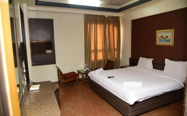 OYO 17243 Hotel Celebration Inn