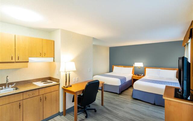 Econo Lodge Inn & Suites University