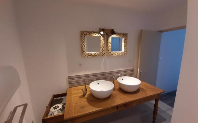 gite des mariés à 7mn du puy du F0U