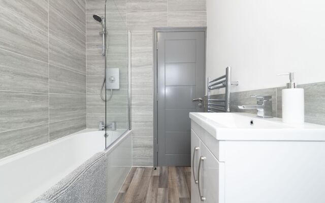Modern Refurbished Home In Exeter