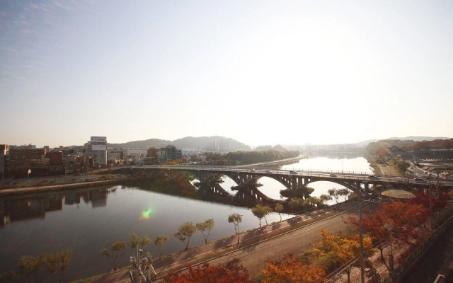 Jinju Hotel The Cloud