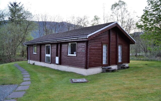Lovely 3-bed Log Cabin in the Hills Near Dunoon