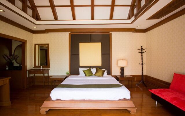 Sirinthara Villa 4 bed pool Nai Harn