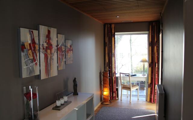 Green Hill Guest House and Apartment