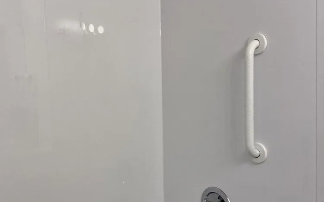 Sea Edge Beachside Hotel