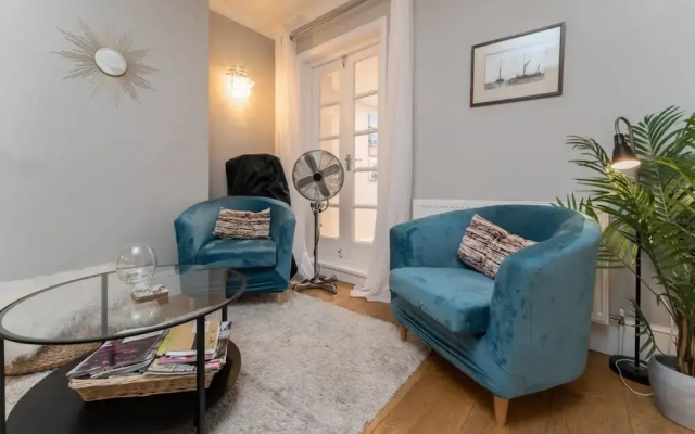 Host Stay Temple Street Townhouse