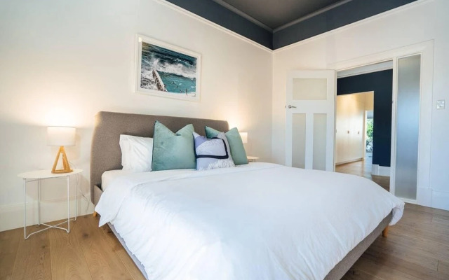 Santorini on Seaview-beachside Living - Sauna - Wifi