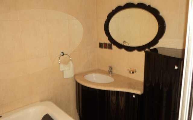 Pebble Pine Hotel