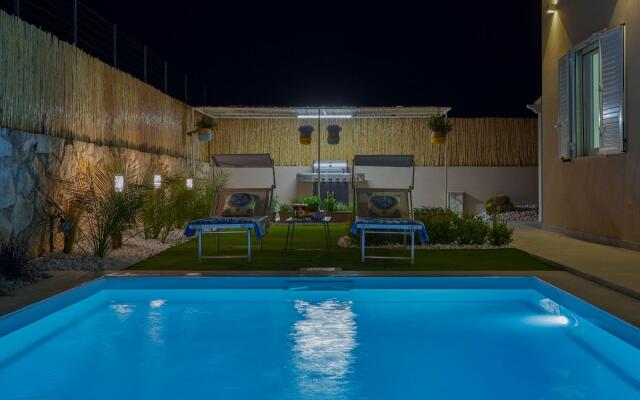 Villa Shamsi, heated pool and beach at 70 mt-Villa shamsi