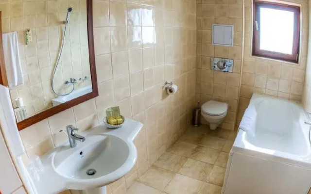 Hotel Piatra Craiului - Complex Cheile Gradistei Fundata