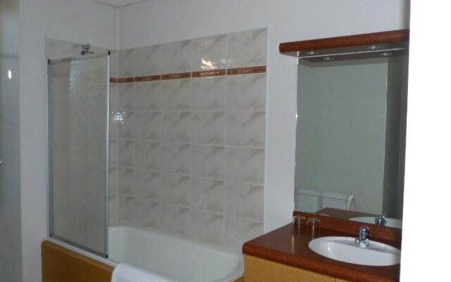 Logis Hotel Restaurant La Tour de Ciron