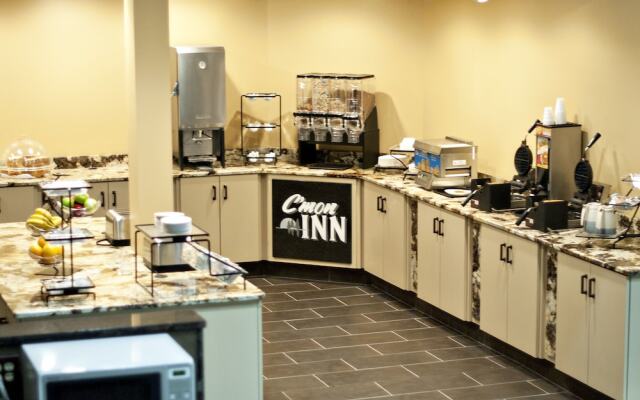 C'mon Inn Hotel & Suites