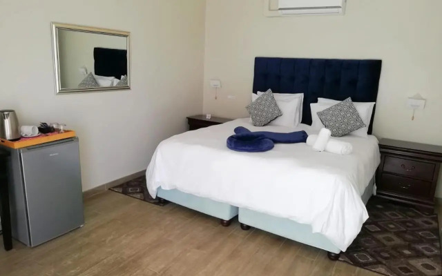 Lucolo Palace B&B - East London