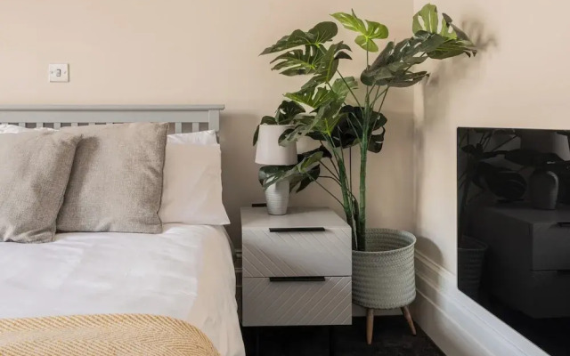 Stunning 2 Bed in Centre of Cheltenham