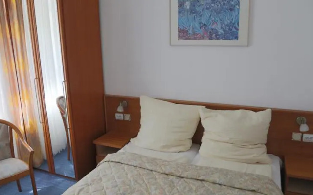 WIlla Maksymilian Bed and Breakfast