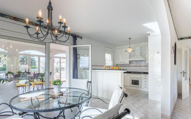 Luxurious Holiday Home in Empuriabrava With Private Pool