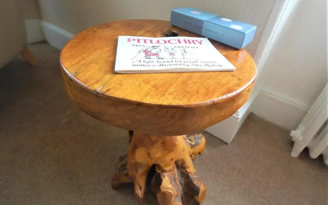Tigh-na-Cloich Hotel