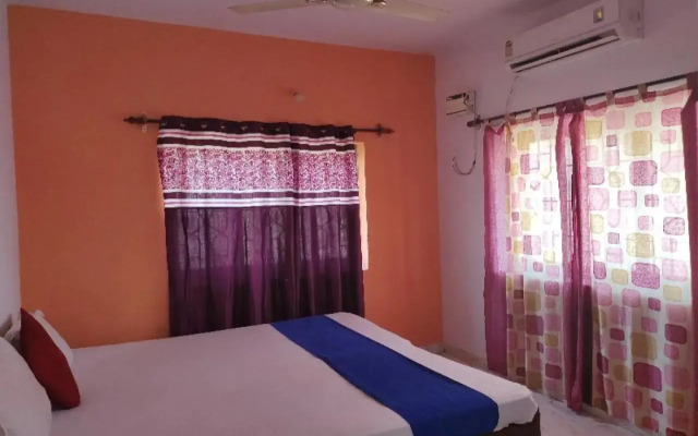 Oyo 87132 Mahamaya Holiday Inn