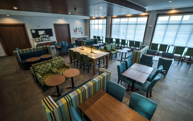 Holiday Inn Express & Suites West Edmonton - Mall Area by IHG