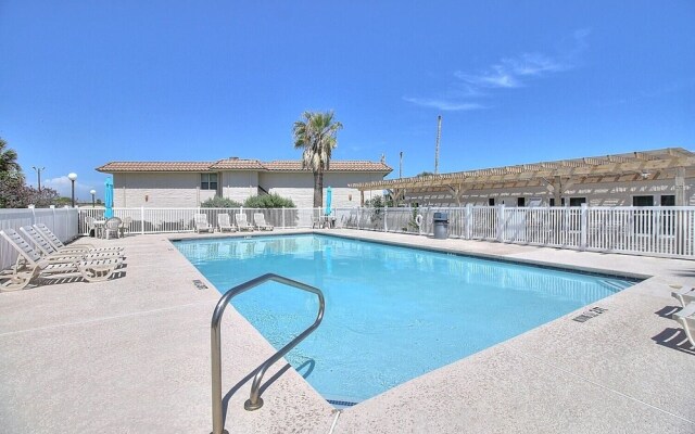 Sunny Beaches 3 Bedroom Condo by RedAwning