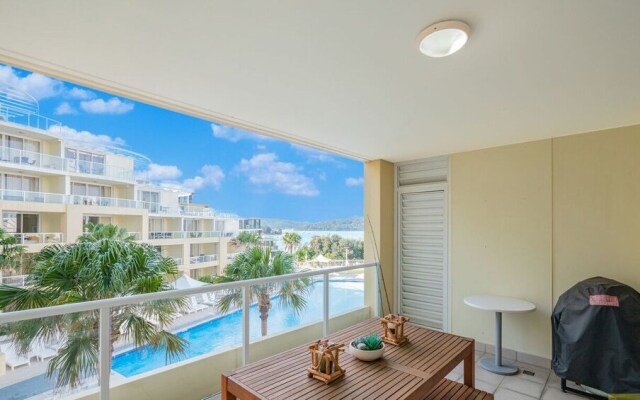 BASE Holidays - Ettalong Beach Premium Apartments