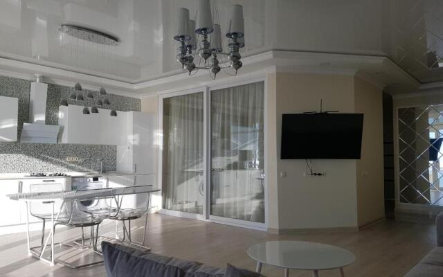 J.R Apartment in the sea