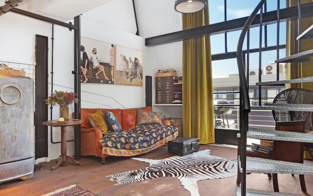 Wolroy House 506 by AirAgents