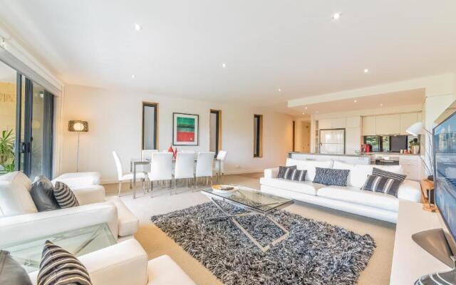 Cscape 3brm Apartment with a View