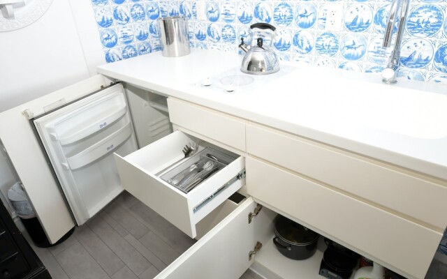 Miami World Rental - Mondrian 821