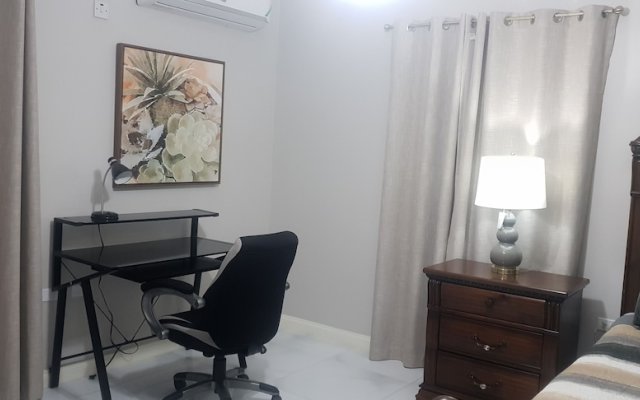 5 Star Fresh And Clean Condo In New Kingston