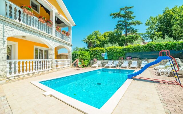 Vacation Pool Apartments