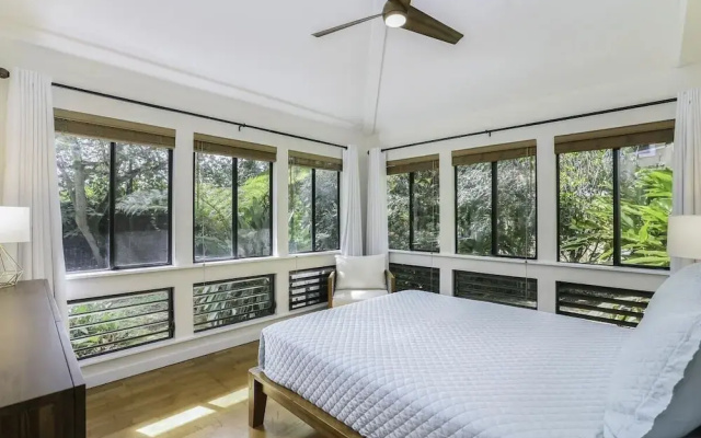 Hale Iolani 3 Bedroom Home by RedAwning