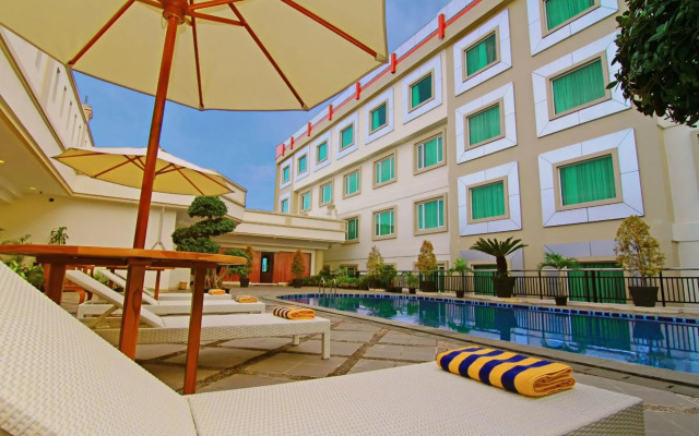 Rocky Plaza Hotel Padang