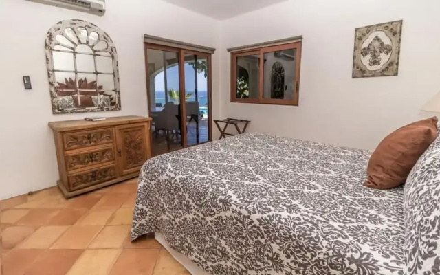 Casa Tranquila Only Steps to The Ocean 5-bedrooms Sleeps 9