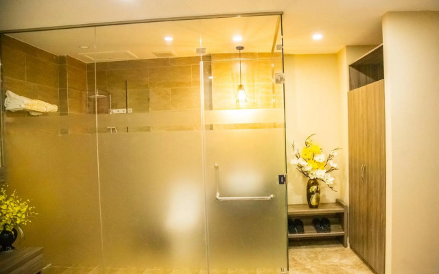 La Mia Lakeview Hotel