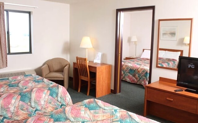 Centerstone Inn & Suites Carlyle