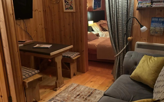 Cosy Countryside Log Cabin