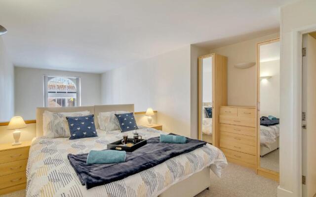 King St 1 bed apartment