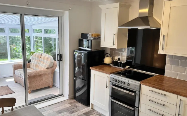 'blue Sky' 2 Bedroom Enclosed Garden Parking, Wifi