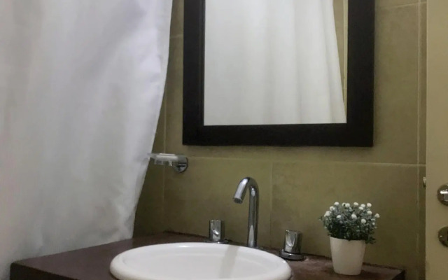 Hotel U.O.E.T.S.Y.L.R.A