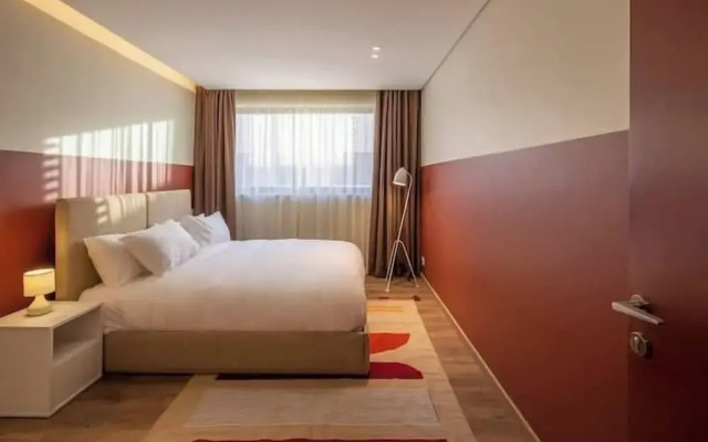 Lourina at Lake View Residence