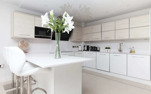Luxurious Central Edinburgh Apartment - Sleeps 6