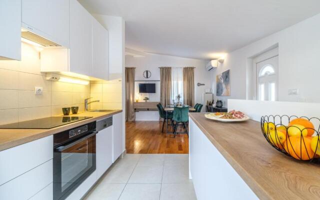 Apartments Tomy