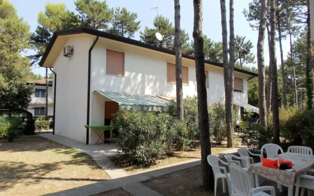 Luminous Flat in Bibione With Garden