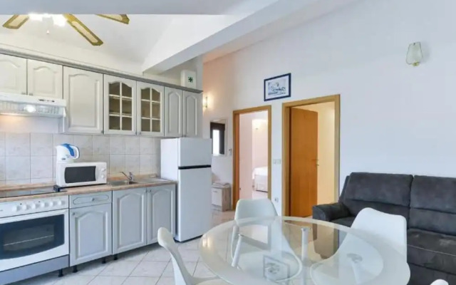 Apartments Franica With Heated Pool and Hot-tub