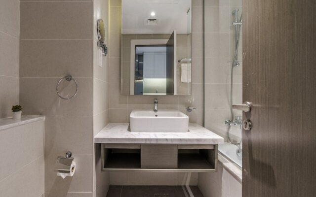 Eloquent Cozy Studio with Incredible Canal Views